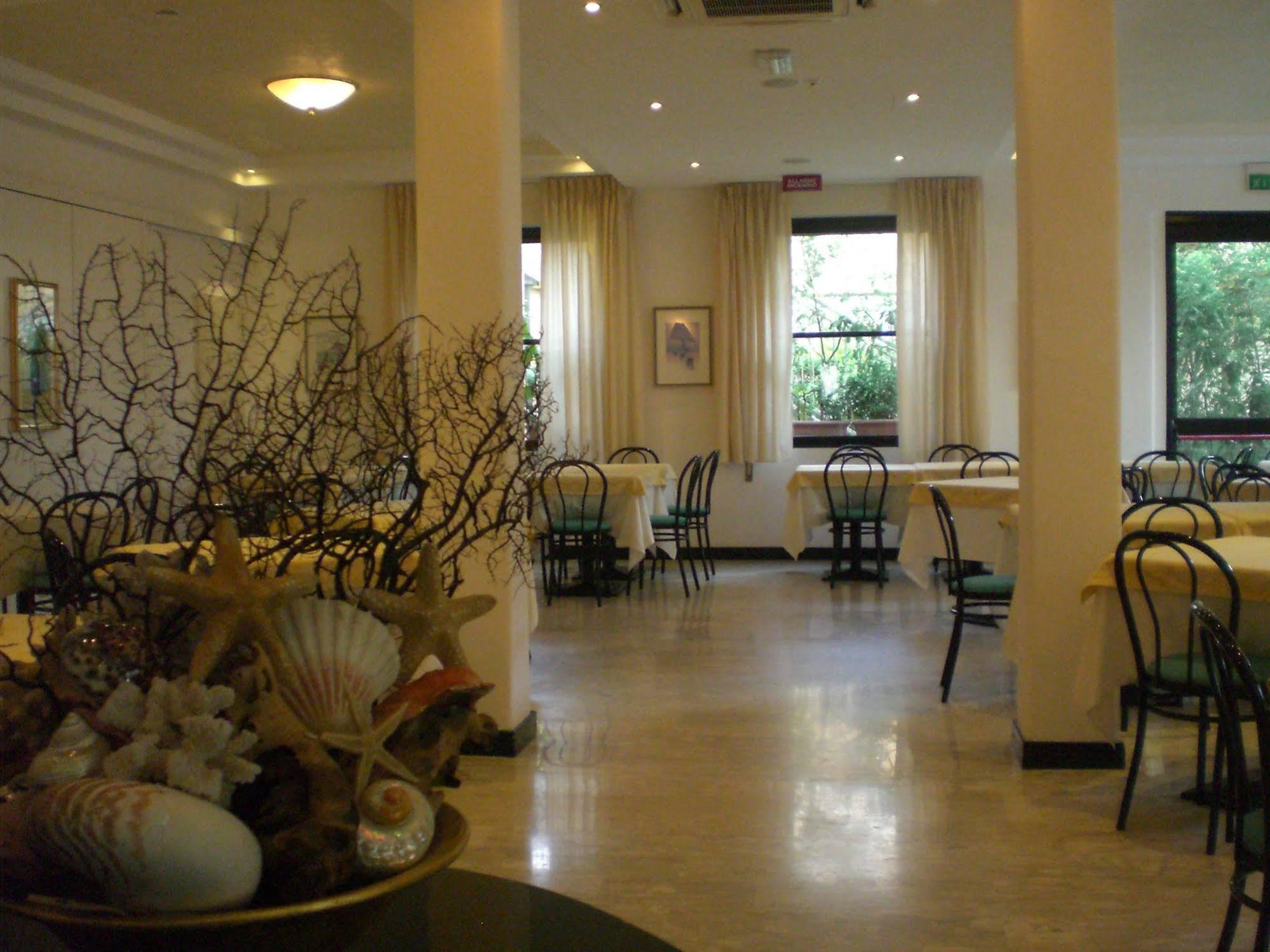 Hotel Stella Riccione Exteriör bild